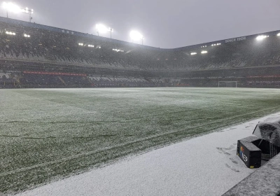 Winterdecor zorgt voor opvallende beelden: zo ziet het veld van Anderlecht er twee uur voor de aftrap uit