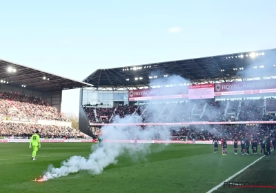 🎥 "Ze kunnen niet normaal doen": Standardfans maken het te bont in Antwerp en krijgen storm van kritiek