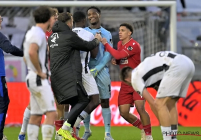 Derby tussen Charleroi en Standard eindigt in chaos na acties van Epolo: coaches zijn duidelijk over situatie