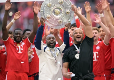 🎥 Vincent Kompany steelt de show helemaal tijdens titelviering van Bayern München