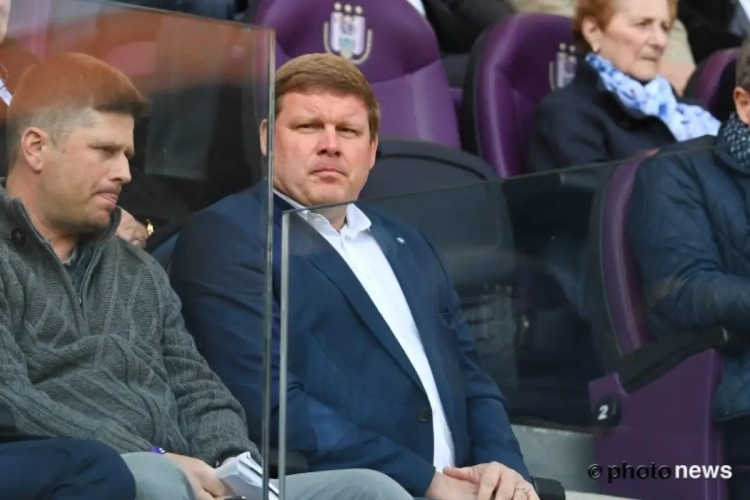 Vanhaezebrouck prikt naar Preud'homme op ploegvoorstelling Gent