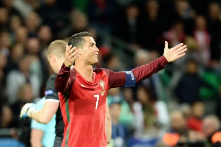 Iets meer klasse mag wel, Cristiano: Ronaldo toont zich van kleinste kant na match tegen IJsland