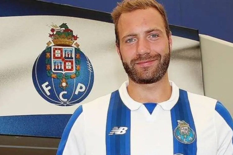 Depoitre naar Club Brugge of Anderlecht? Coach geeft het antwoord