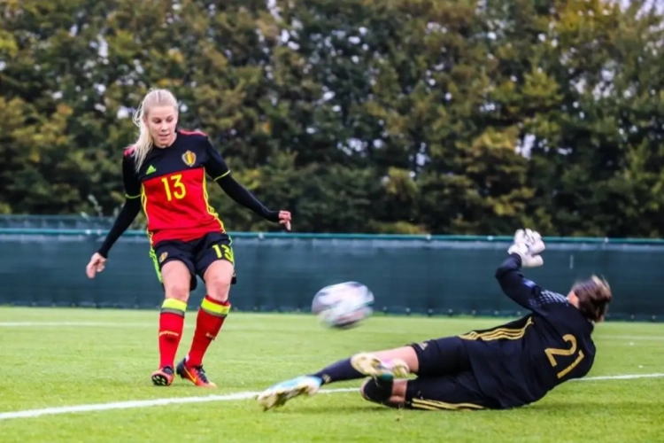 Tine Schryvers, Aline Zeler, Janice Cayman en Ives Serneels doen hun zegje na 6 op 6 tegen Rusland