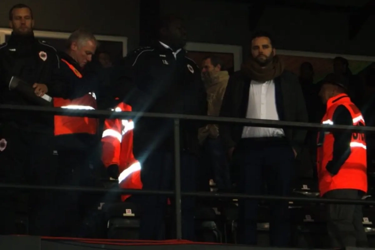 VIDEO: Fans Antwerp 90 minuten tegen John Bico, waanzinnige beelden met Bico omringd door stewards