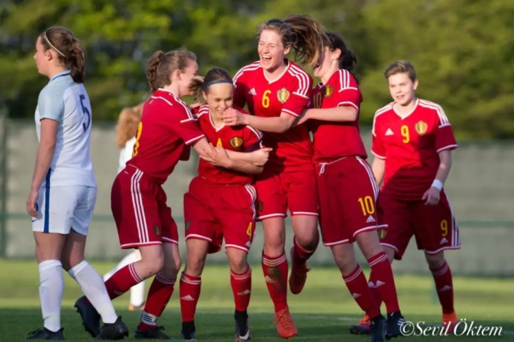 Jonge Flames pakken uit met knappe zege tegen Engeland