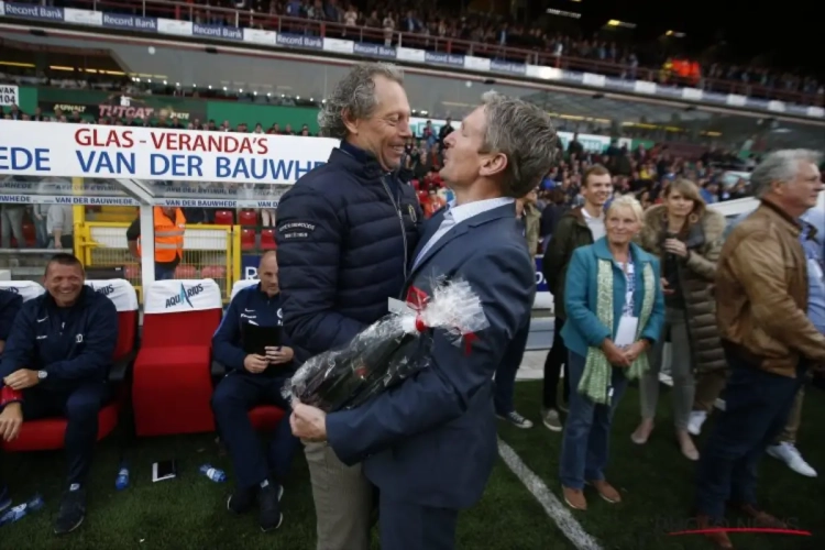 Dury geeft notitieboekje aan Preud'homme, speculaties over verhuis naar Club Brugge wakkeren aan: "Die zal wel blijven, want..."