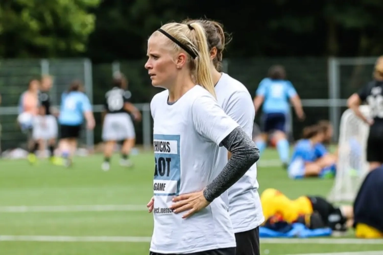 Belgian Cat Julie Vanloo traint mee bij ... Club Brugge