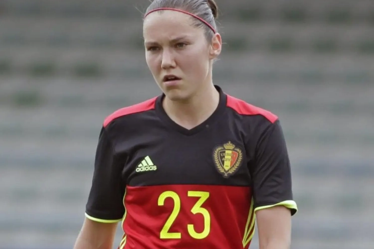 Red Flame (24) stopt noodgedwongen met voetballen op hoogste niveau: "Als je lichaam niet mee wil ..." en "Daar gaat mijn droom"