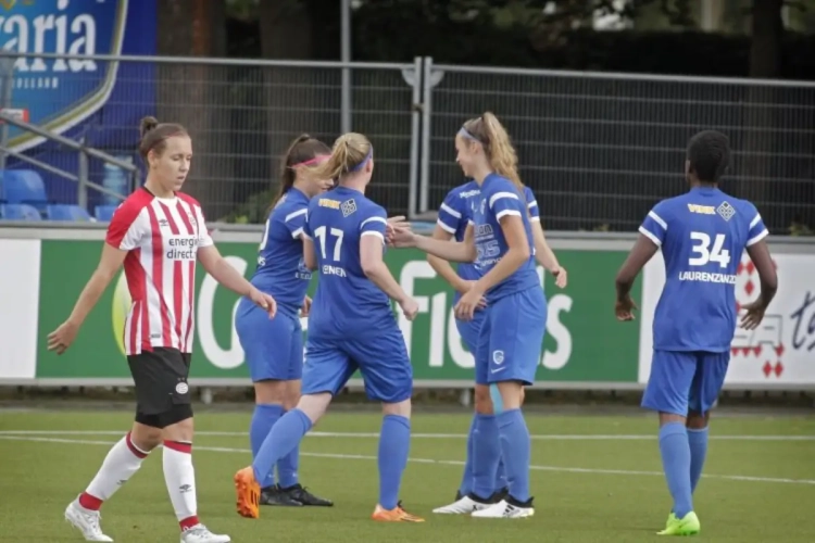 Genk Ladies oefenden tegen PSV - inclusief minuut stilte voor Barcelona