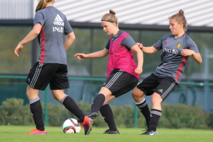 Red Flames van de toekomst trainen in aanloop naar EK-kwalificatierondes