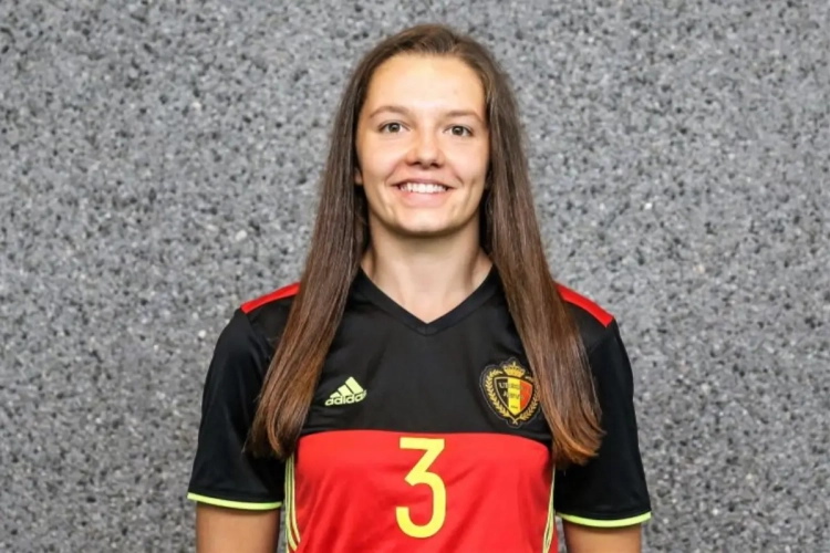 Romy Camps heeft duidelijk doel met Flames U17: "Daarom is een 9 op 9 belangrijk"
