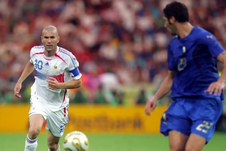 Italiaanse ex-topverdediger vereeuwigt pijnlijkste moment van Zidane ooit met kunstwerk