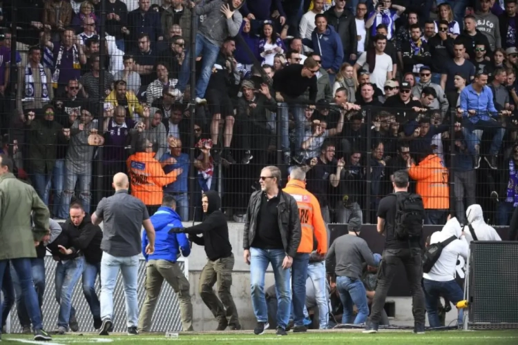 Wat een ravage: fans van Beerschot zorgen voor duizenden euro's aan schade in bezoekersvak