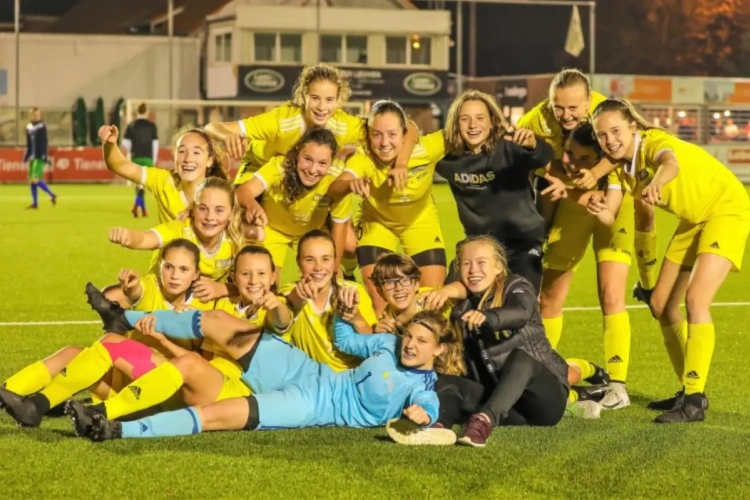 Yellow Flames op meerdaagse stage in Spanje