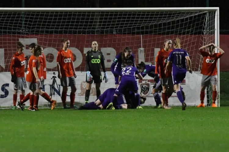 Anderlecht klopt Standard in Vrouwenclasico en grijpt de macht in Super League