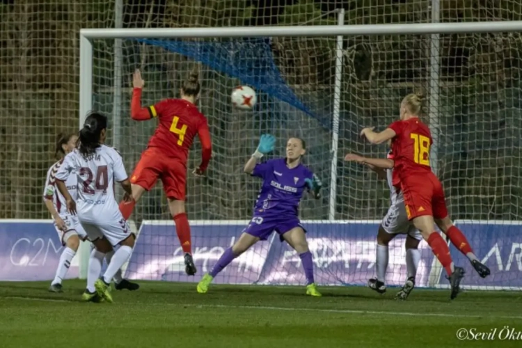Red Flames pijnlijk onderuit tegen Spaanse laagvlieger