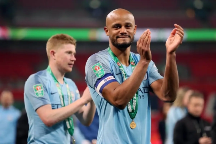 🎥 Twee jaar geleden: schitterende beelden van titelgoal Kompany en emotioneel afscheid: "Don't shoot Vinny!"