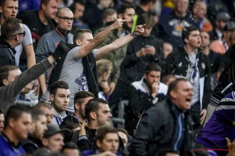 🎥 De druppel: Anderlecht-fans bezetten stadion en zingen 'Coucke buiten'