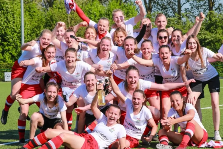 Vrouwenploeg OH Leuven kroont zich tot kampioen in tweede nationale B