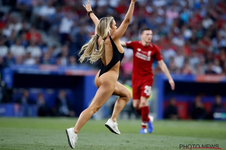 📷 Dit is de blondine die ineens de CL-finale kwam opluisteren