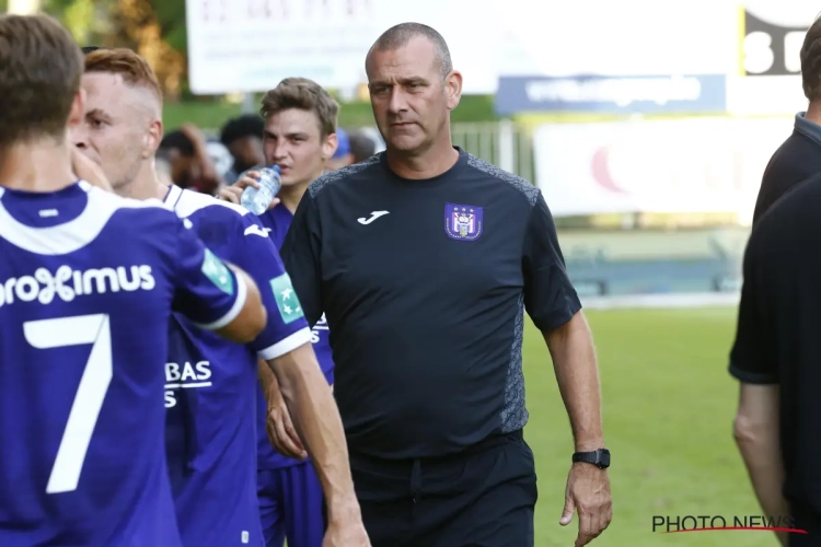 Anderlecht hield het bij 'persoonlijke redenen', maar dit is de volledige uitleg achter het vertrek van Simon Davies