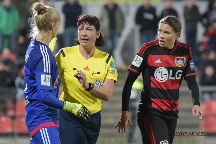 🎥 Grappig: Bayer Leverkusen stunt bij Bayern München, speelster krijgt bal in het gezicht