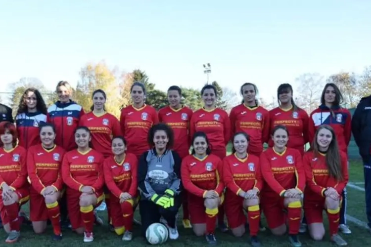Coach van vrouwenploeg vertrekt ... in midden van wedstrijd
