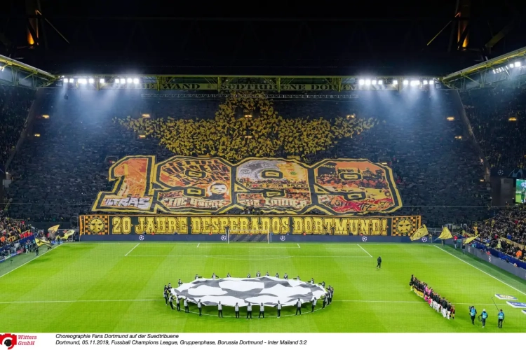 📷 Supporters Duitse topclub smeken om vrouwenvoetbal: "Voetbal is er voor iedereen"