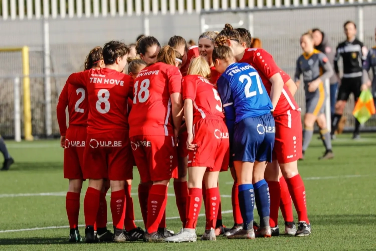 Ook vrouwenvoetbal start (voorzichtig) terug op
