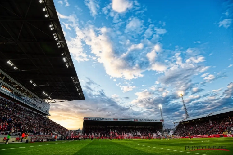 Slaat Overmars zijn slag? 'Spits van 'veertien miljoen euro' plots dichtbij transfer van CL-club naar Antwerp'