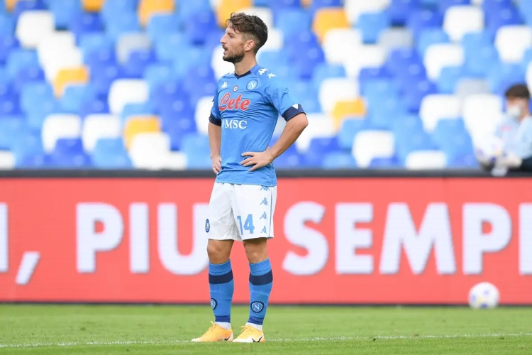 Emotionele Dries Mertens neemt afscheid van Pluisje: "Ik wil me excuseren omdat mijn naam vaak in één adem met de jouwe is genoemd"