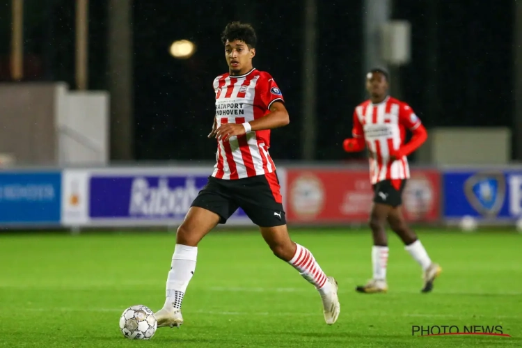 Roberto Martinez belde een PSV-speler met de dubbele nationaliteit, en die heeft zijn keuze gemaakt