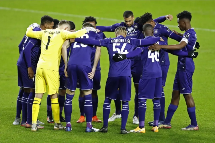 Alarm op Neerpede: 'Italiaanse leider wil twee spelers uit A-kern Anderlecht halen, concurrentie uit diverse landen'