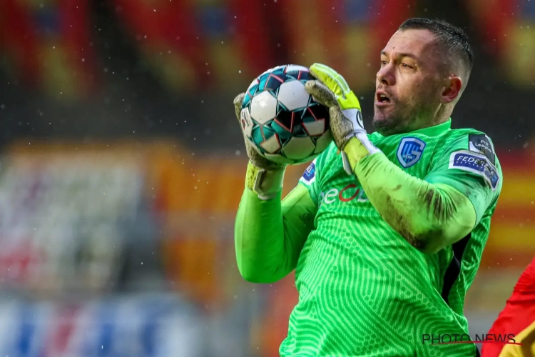 Mooi beeld! Genkie betrekt Danny Vukovic in feestgedruis
