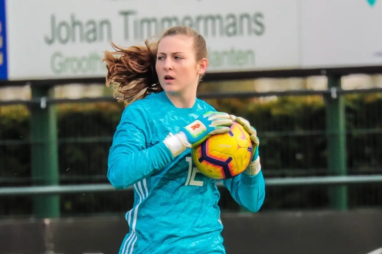 OFFICIEEL: Eerstenationaler haalt beloftevolle keepster na jaartje terug in huis