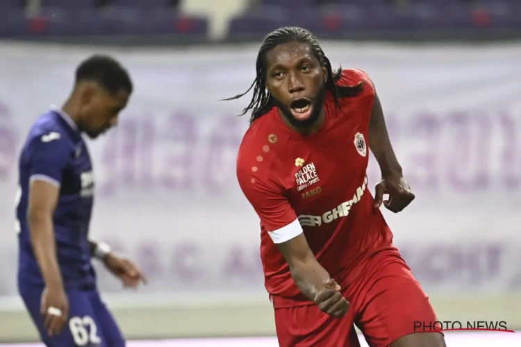 Antwerp lijkt Mbokani op te geven... Waar gaat de 35-jarige spits nog terecht kunnen?