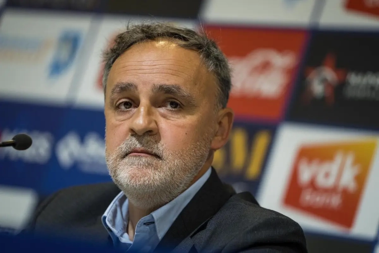 Ontslag Emilio Ferrera zorgt voor spelersrevolte: kleedkamer keert zich tegen bestuur en weigerde te trainen