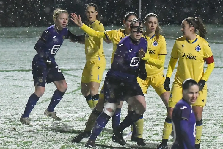 📷 🎥 Beelden van de zege van Anderlecht tegen Club YLA in winterse omstandigheden