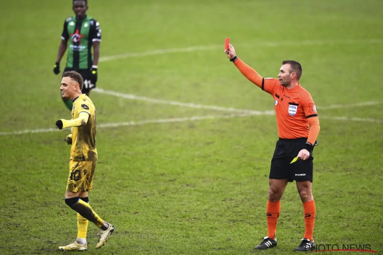 🎥 De frustratie van Noa Lang: rood pakken, symbool van Cercle afscheuren en dan foto vanop het vliegtuig