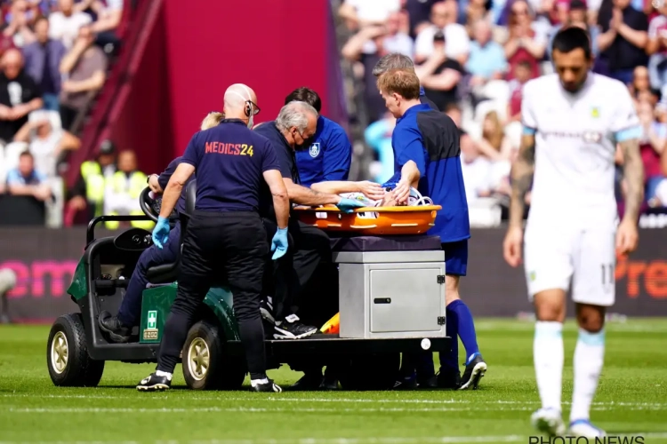 Vreselijke blessure voor Burnley-middenvelder Ashley Westwood: Nikola Vlasic in shock