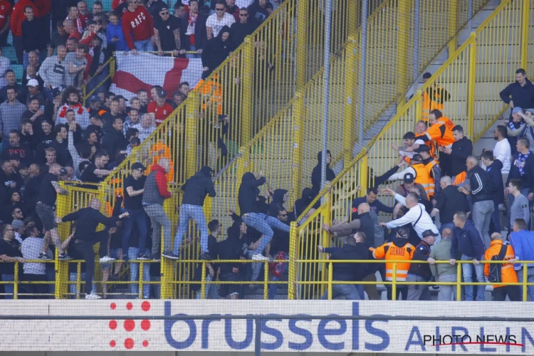 š„ Miserie met Antwerpfans na affluiten van eerste play-offwedstrijd, spelers moeten terug het veld op