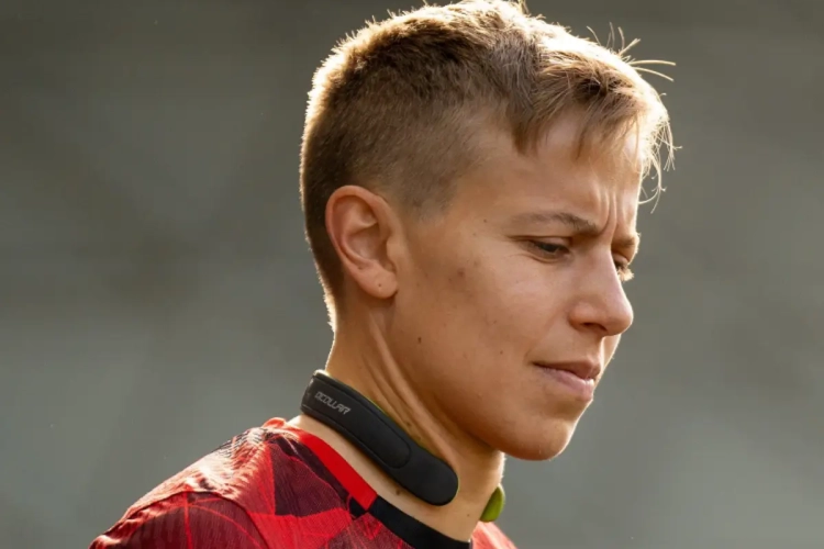 Zeer vreemde nekbrace duikt op tijdens WK vrouwenvoetbal: hulpvol of niet?