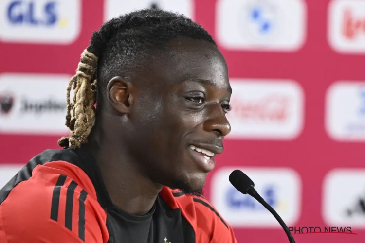 Jérémy Doku weet dat spelen met Kevin De Bruyne niet altijd makkelijk is: "Hij lacht veel, en als hij lacht..."
