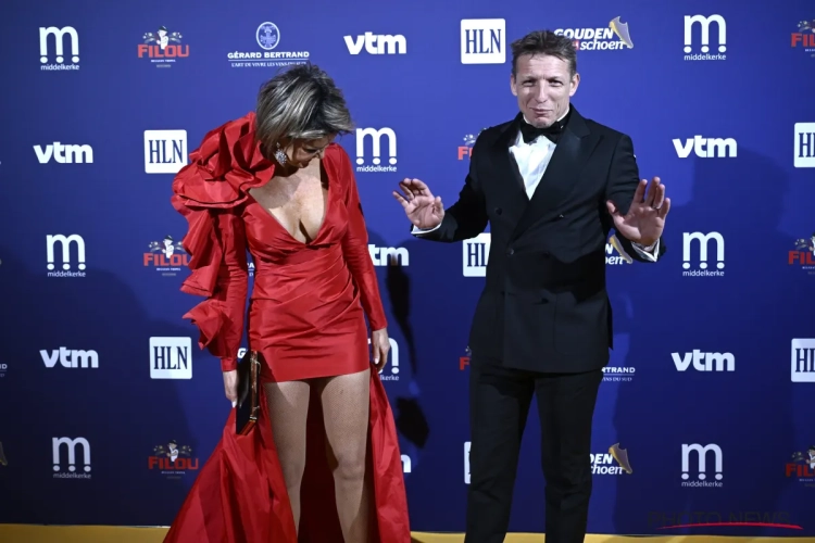 Virginie Van Mol, vrouw van Wesley Sonck, lacht zich een deuk met eigen kleedje