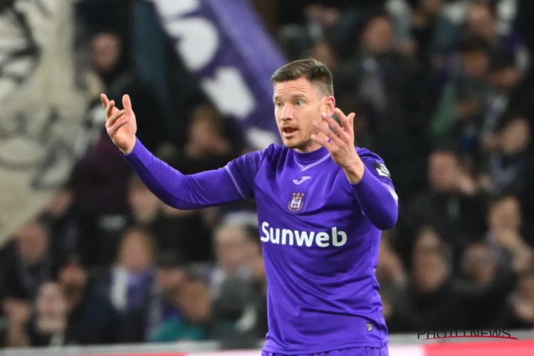 Icoon van Anderlecht haalt uit naar bestuur en sportieve staf: "Hoelang gaat die joke nog duren?"