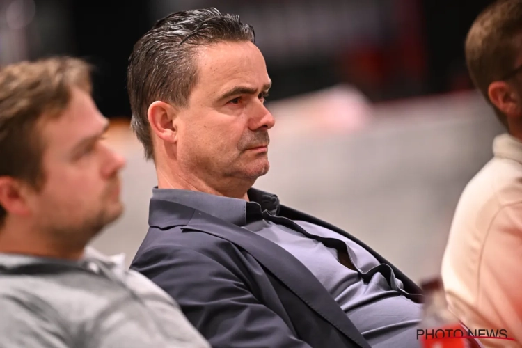 Marc Overmars aan het werk: dit zijn de exacte cijfers achter de transfer van Diawara naar Antwerp