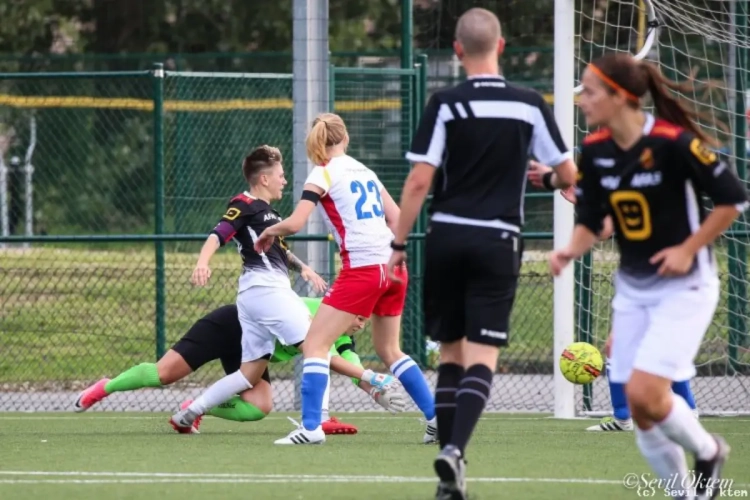 KV Mechelen doet het bij de vrouwen wél prima en wint opnieuw