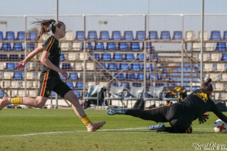 Blessures, nieuwe namen en trainingen op winterstage Flames